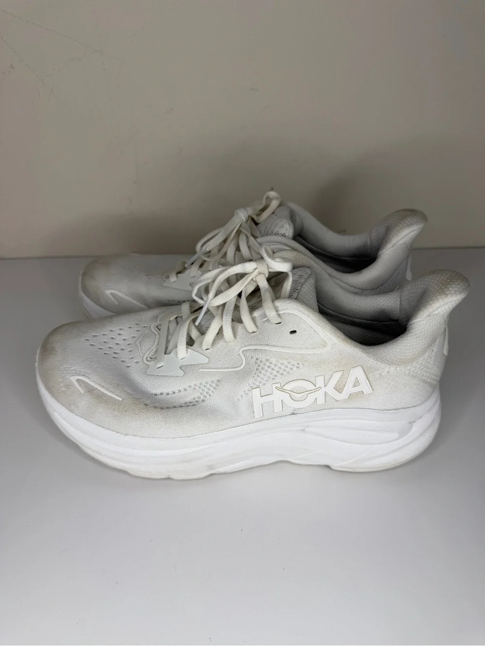 Hoka One One Clifton 10 Men Size 9.5 2E Triple White Sneakers Shoes 1162030 WWH
